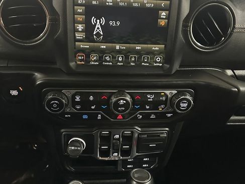 Used 2023 Jeep Wrangler Unlimited Sahara AWD/4WD image 20