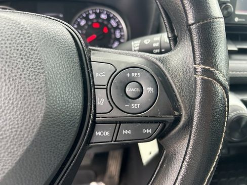 Used 2021 Toyota RAV4 LE image 11