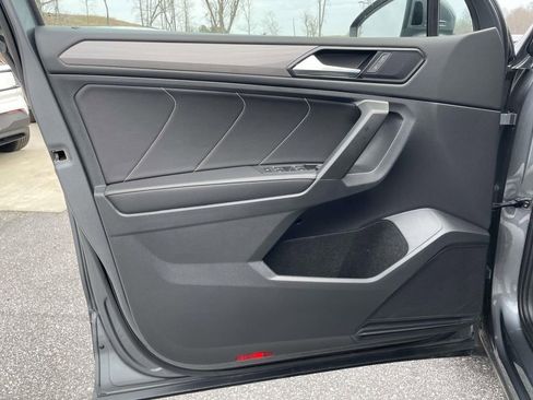 Used 2023 Volkswagen Tiguan SE image 5