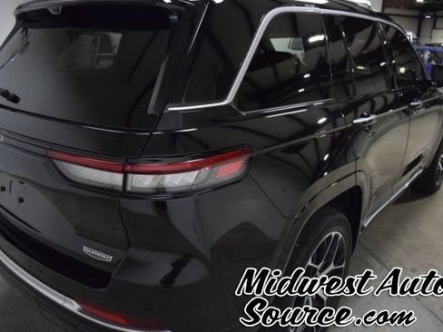 Used 2024 Jeep Grand Cherokee Summit image 5