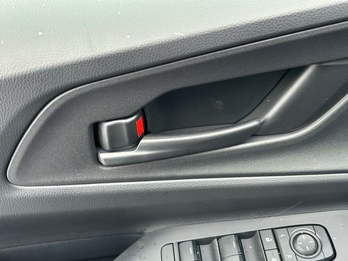 New 2026 Toyota Prius Plug-In Hybrid FWD image 10