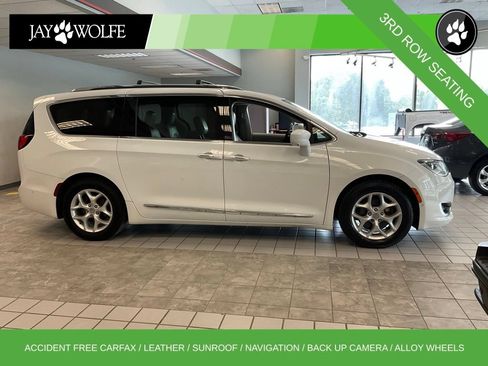 Used 2018 Chrysler Pacifica Touring-L Plus w/ Advanced Safetytec Group FWD image 1