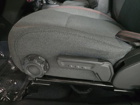 Used 2024 Jeep Wrangler Unlimited Rubicon AWD/4WD image 28