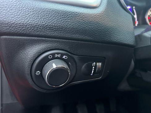 Used 2018 Jeep Compass Sport image 36