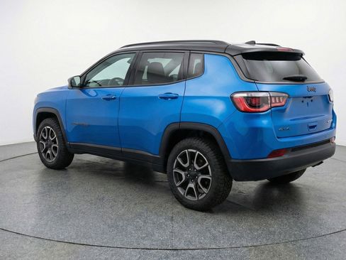 Used 2025 Jeep Compass Trailhawk image 6
