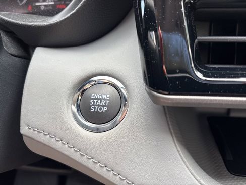 Used 2023 Toyota Highlander Limited image 16