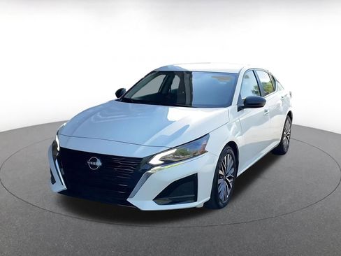 Used 2025 Nissan Altima 2.5 SV image 4