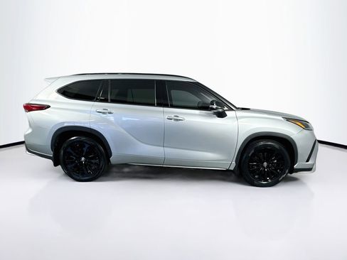 Used 2023 Toyota Highlander XSE FWD image 11