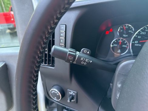 Used 2018 GMC Savana 2500 w/ Communications Package image 32