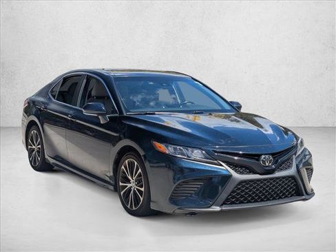 Used 2018 Toyota Camry SE w/ Audio Package image 3