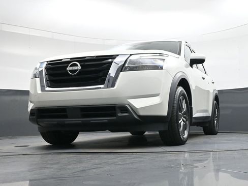 Used 2022 Nissan Pathfinder SV image 45