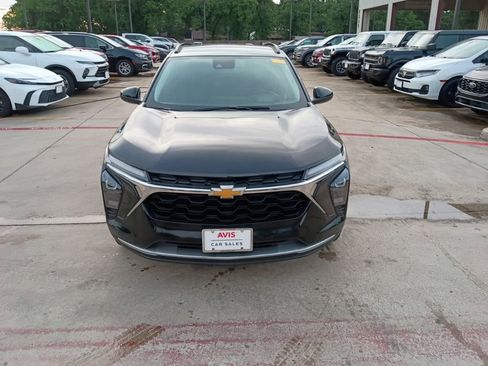 Used 2025 Chevrolet Trax LT w/ LT Convenience Package image 5