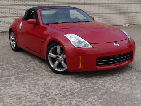 Used 2007 Nissan 350Z Touring RWD image 31