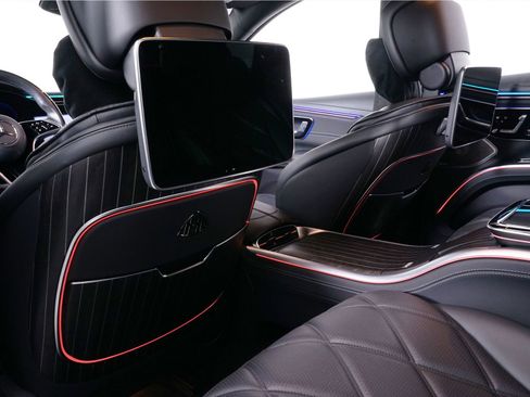 Used 2024 Mercedes-Benz Maybach EQS 680 4MATIC image 28