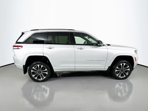 Used 2022 Jeep Grand Cherokee Overland w/ MOPAR Finishing Package AWD/4WD image 5
