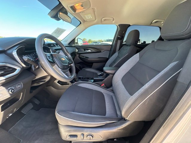 Used 2023 Chevrolet TrailBlazer LT FWD image 2