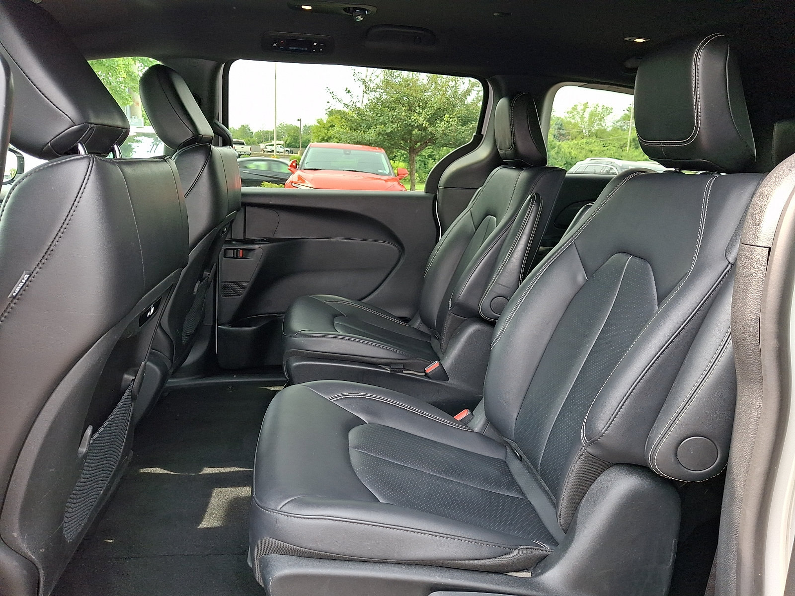 Used 2024 Chrysler Pacifica Limited FWD image 11
