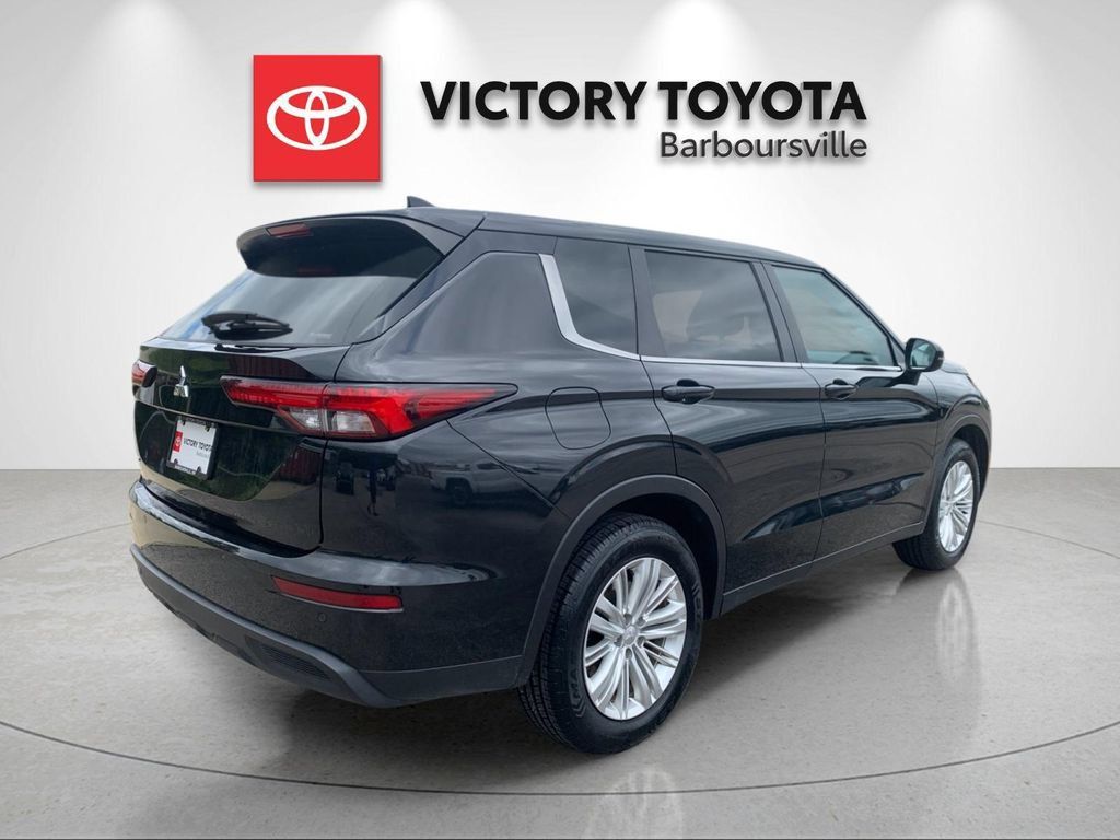 Used 2024 Mitsubishi Outlander ES AWD/4WD image 7
