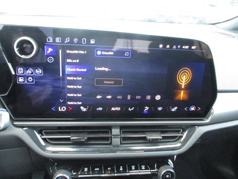 Used 2024 Chevrolet Equinox EV RS image 15