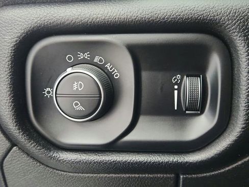 Used 2020 RAM 1500 Big Horn AWD/4WD image 29