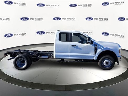 New 2025 Ford F350 XL w/ XL Chrome Package image 6