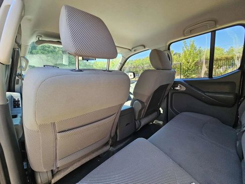 Used 2014 Nissan Frontier SV image 12