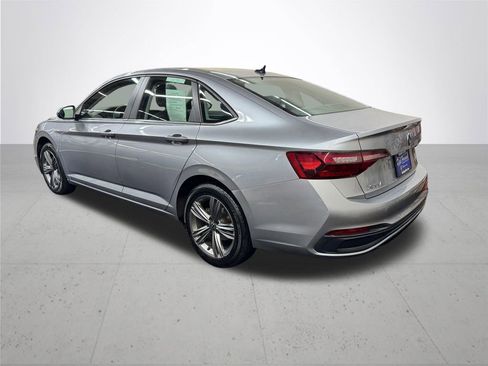 Used 2024 Volkswagen Jetta SE FWD image 4