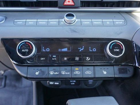 Used 2024 Hyundai Elantra SEL w/ Convenience Package image 17