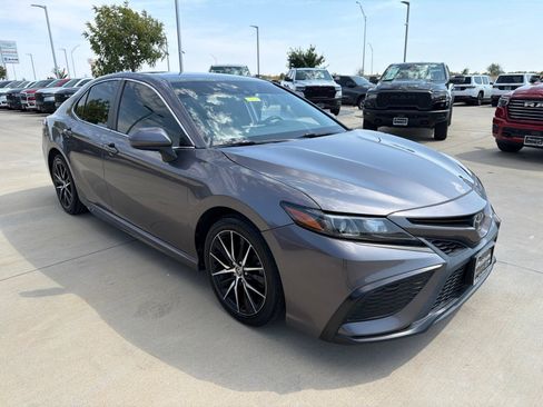 Used 2021 Toyota Camry SE FWD image 7