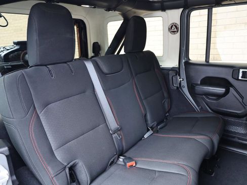 Used 2022 Jeep Wrangler Unlimited Rubicon AWD/4WD image 23