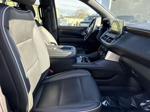 Used 2024 Chevrolet Suburban Premier image 26