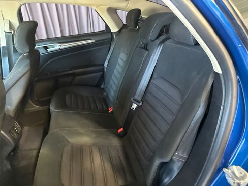 Used 2018 Ford Fusion SE w/ Fusion SE Technology Package FWD image 17