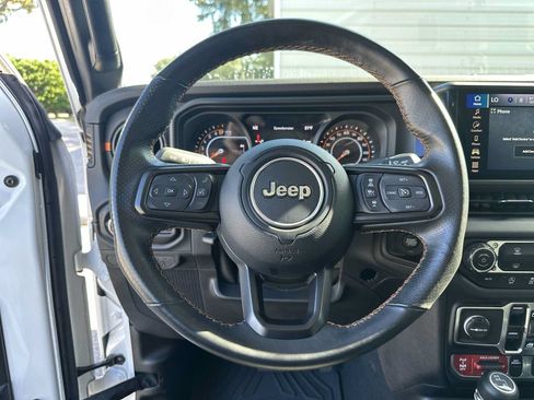 Used 2024 Jeep Gladiator Mojave AWD/4WD image 20