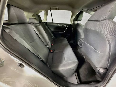 Used 2020 Toyota RAV4 LE FWD image 31