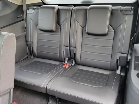 Used 2025 Volkswagen Atlas SEL image 35