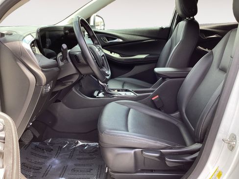 Used 2024 Buick Encore GX Sport Touring FWD image 25