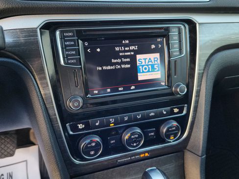 Used 2018 Volkswagen Passat 2.0T SE FWD image 12