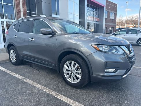 Used 2017 Nissan Rogue SV w/ SV Premium Package image 9