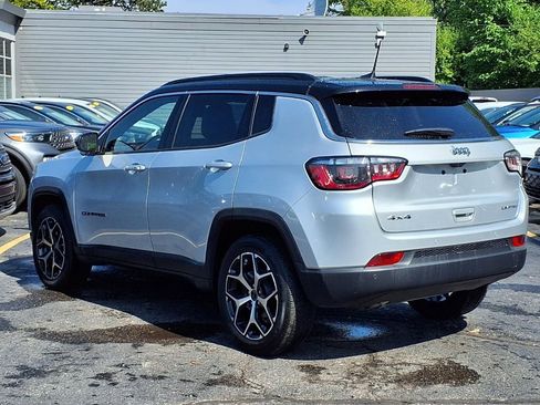 Used 2025 Jeep Compass Limited AWD/4WD image 2