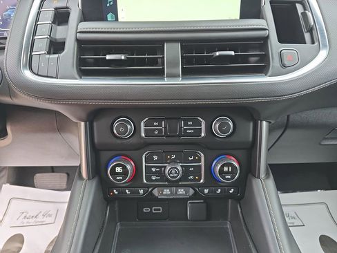Used 2023 Chevrolet Suburban Premier image 29