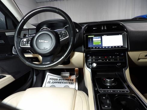 Used 2017 Jaguar XE Prestige AWD/4WD image 16