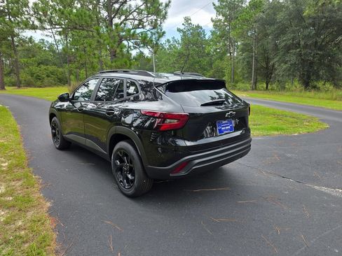 New 2026 Chevrolet Trax LT w/ Sunroof Package FWD image 3