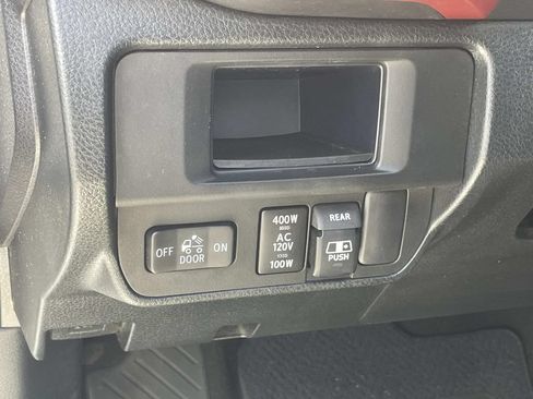 Used 2017 Toyota Tacoma TRD Off-Road w/ Tow Package (A/T) AWD/4WD image 18