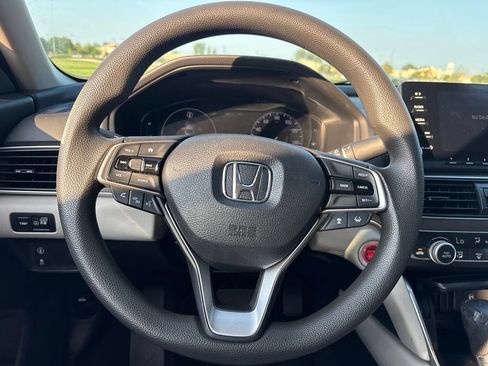 Used 2018 Honda Accord LX image 17