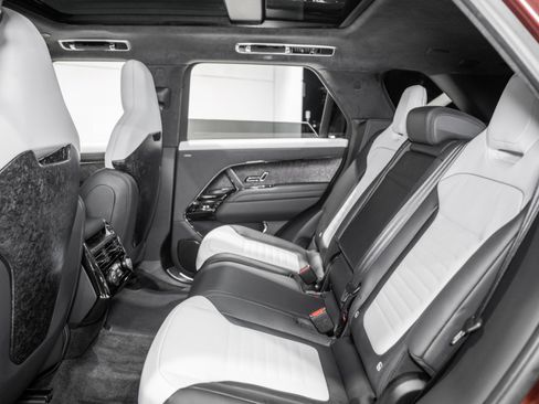 Used 2025 Land Rover Range Rover Sport SV Edition Two image 19