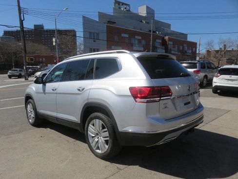Used 2018 Volkswagen Atlas SEL Premium image 5