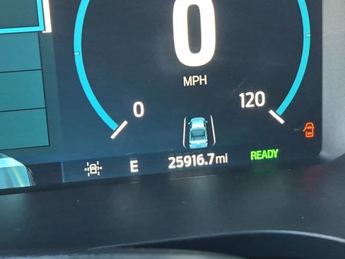 Used 2022 Ford F150 Lariat image 2