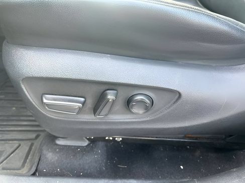 Used 2022 Toyota Highlander XLE AWD/4WD image 21