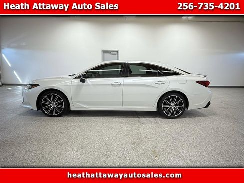 Used 2019 Toyota Avalon XSE image 1