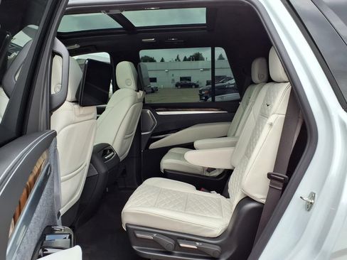 Used 2026 Cadillac Escalade Platinum Sport w/ LPO, ONYX Package AWD/4WD image 12